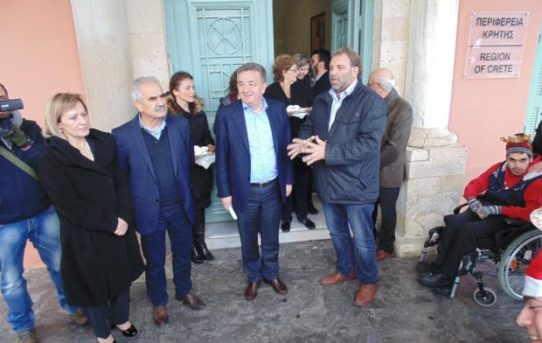 Κάλαντα στην Περιφέρεια Κρήτης- Χριστούγεννα 2016